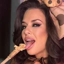 Veronica Avluv