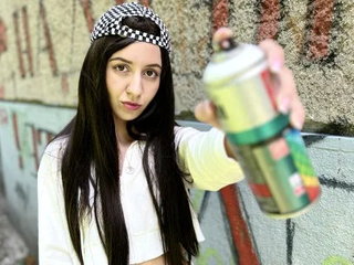 Caught a Hooligan Painting Graffiti - She Offered a Great Deal instead of Pun...