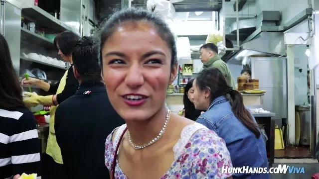 who is SHE? exotic TEEN camgirl USED... by a FAN! SQUIRTS! (Jul 12, China)