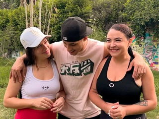 Stranger Offers Money to Girlfriends in a Public Park to Fuck Their Tight Pus...