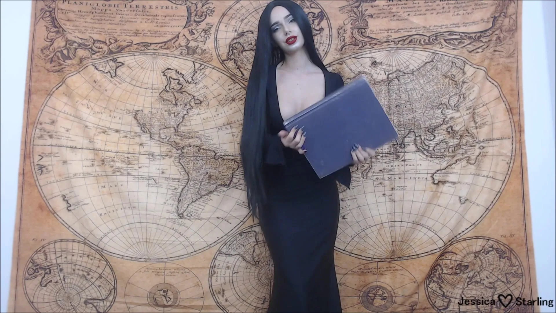 Morticia fingers and fucks to poe