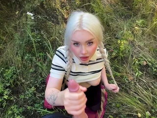 Beauty with a Big Ass Paid for the Trip with Sex! Fucked in the Forest and in...