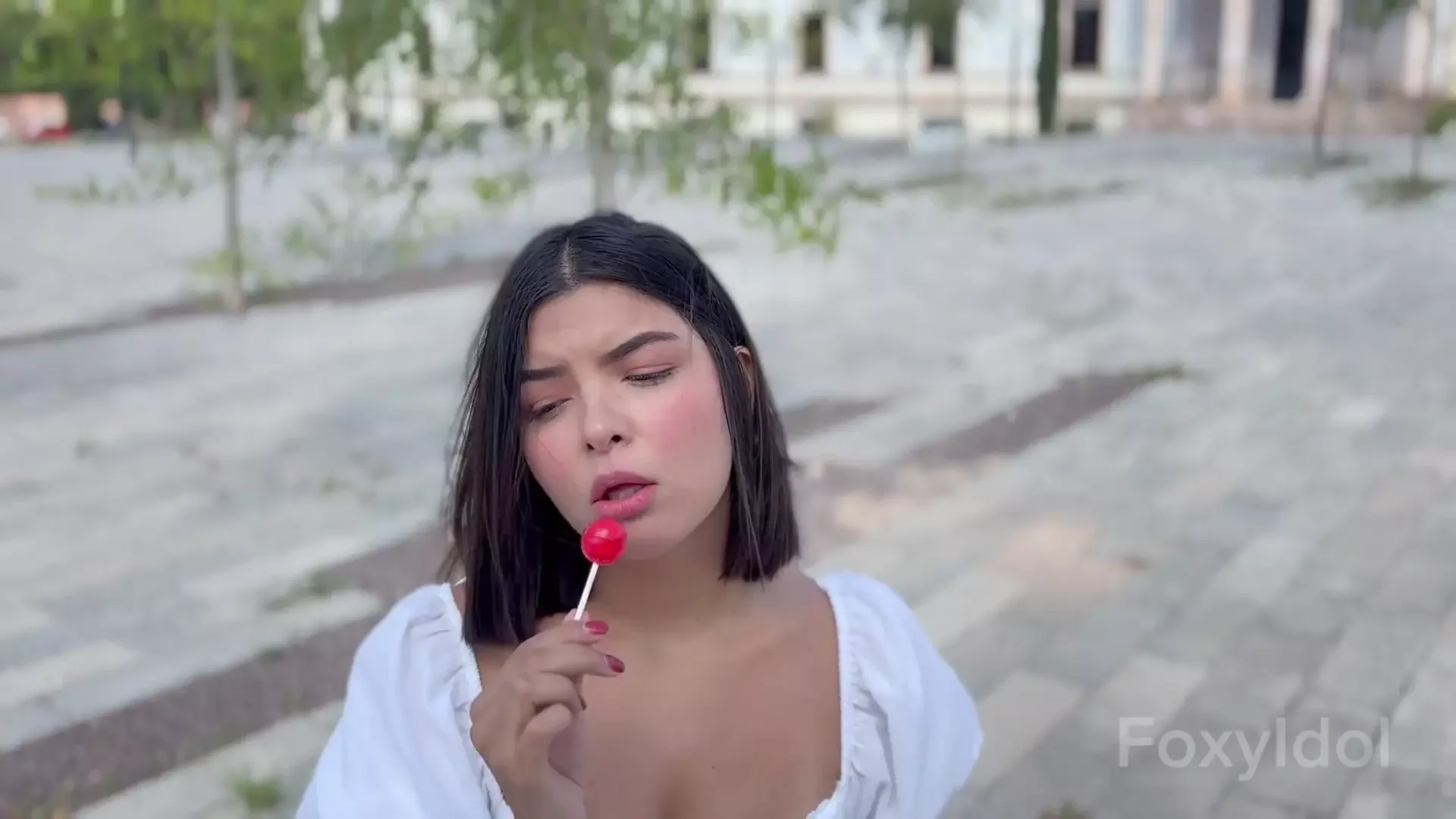 Pov Tu Novia Tímida Acepta Reto Caliente En Público, Follan Y Casi Los Pillan