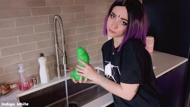 Raven Washes the Dishes while You Watch! (wholesome)