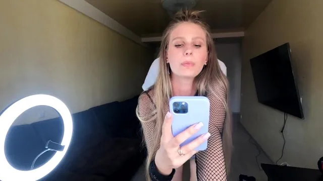 Sex against the Phone