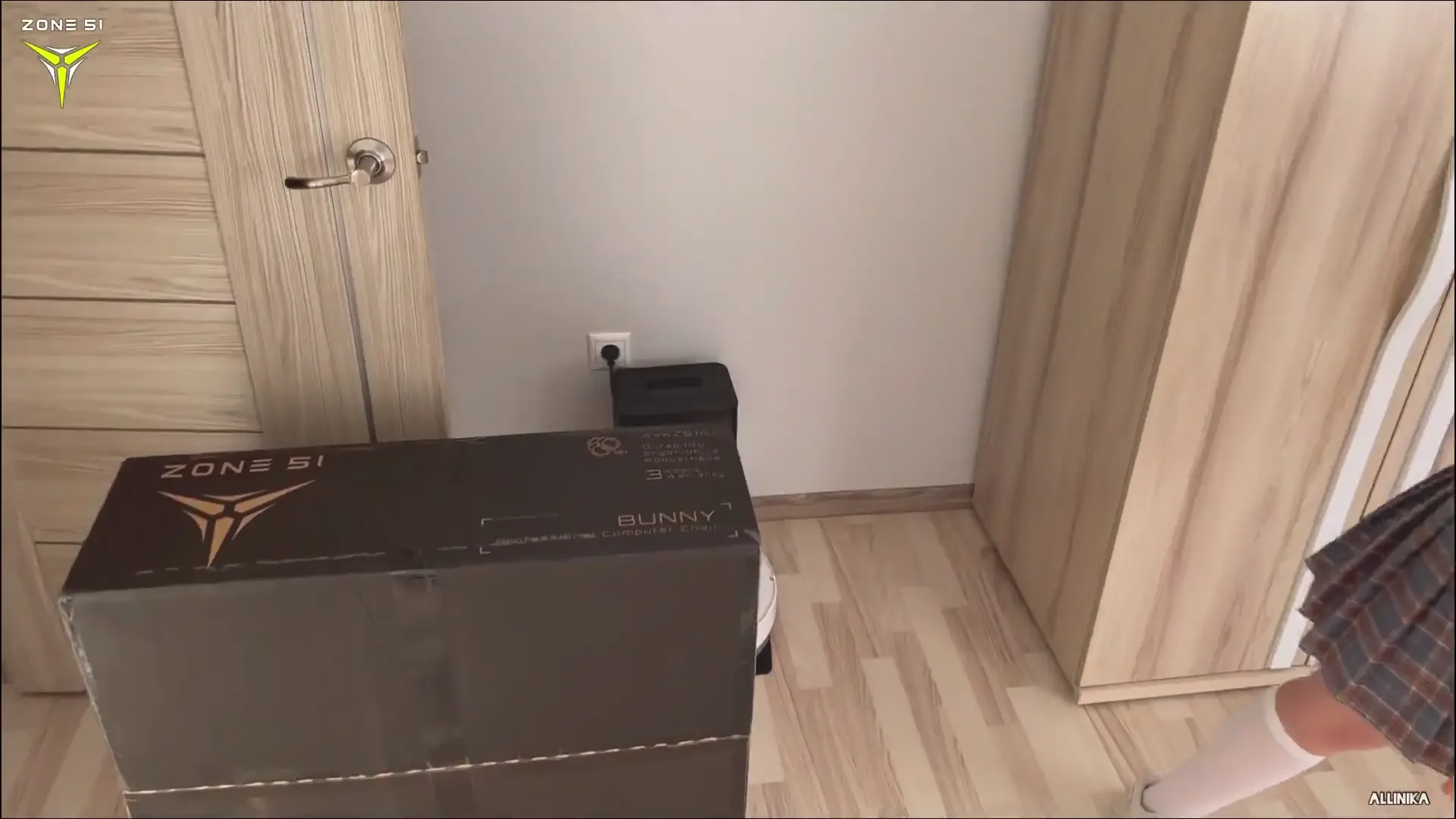 She Made a Surprise and Let Herself Be Fucked.