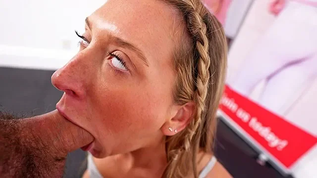 Addison Vodka – 57kg – Skinny Blonde American Amateur in Yoga