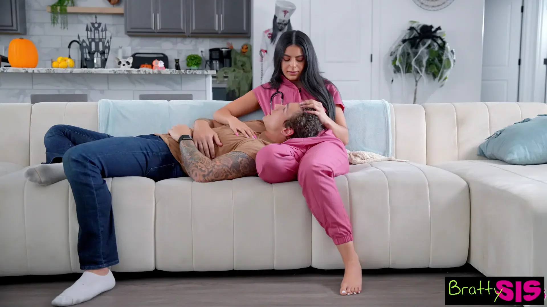 Angel Gostosa Takes Steobro’s Dick for Her Halloween Treat